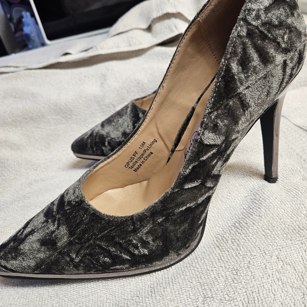 High heeled Grey Penny loves Kenny Shoes Size 10M textile upper pu lining.